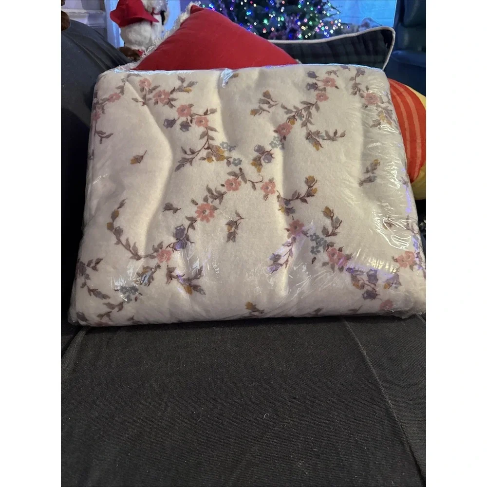 NEW Vtg Beacon Floral Blanket Satin Trim 72 x 90 Full/Twin USA  Made In The USA